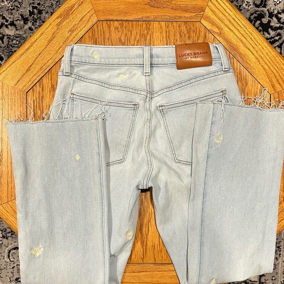 *LUCKY BRAND* Light Wash Straight Leg Flower Cutoff Jeans Size 4 - Picture 7 of 8